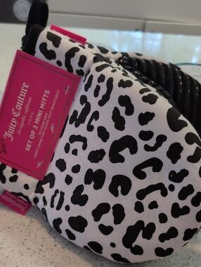 Juicy Couture Black & White Leopard Print 2 Oven Mitts with Pink Tag Nwt